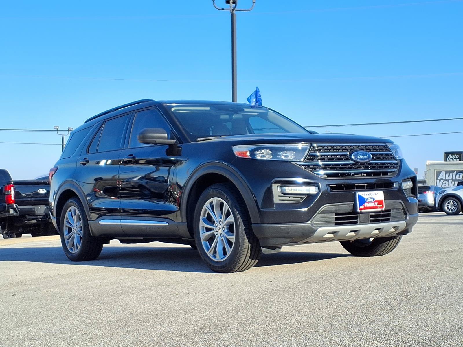 Certified 2020 Ford Explorer XLT w/ Equipment Group 202A RWD image 3