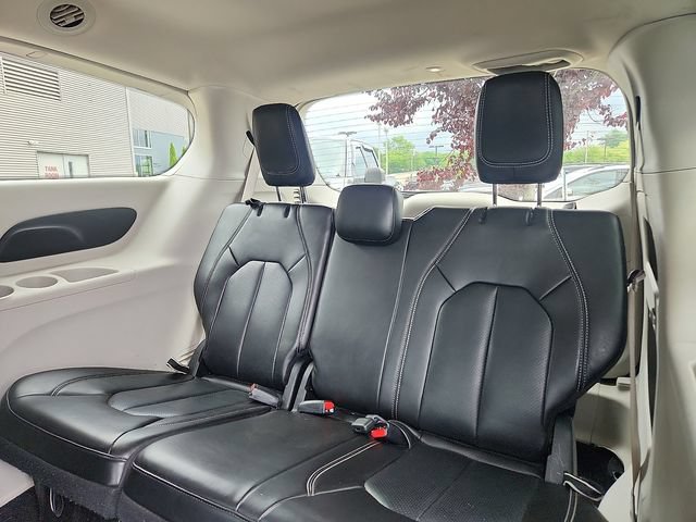Used 2023 Chrysler Pacifica Touring-L FWD image 27