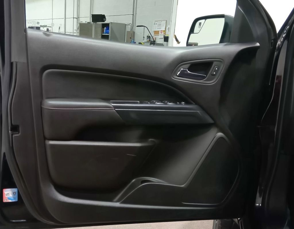 Used 2017 GMC Canyon SLE w/ All Terrain Package AWD/4WD image 17