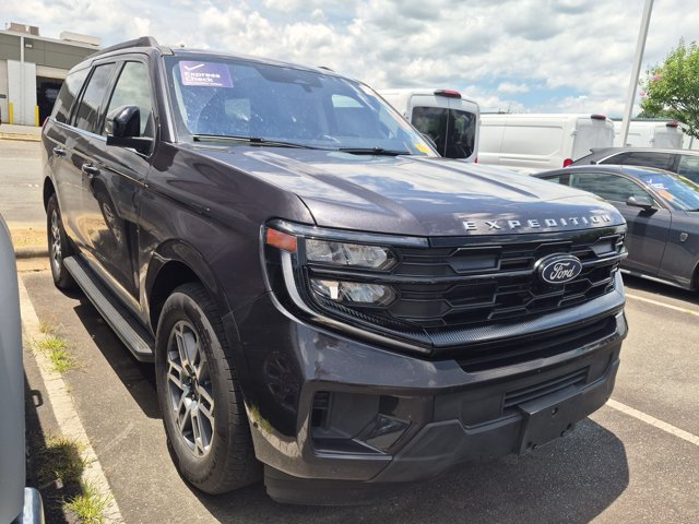 Certified 2025 Ford Expedition Active RWD image 2