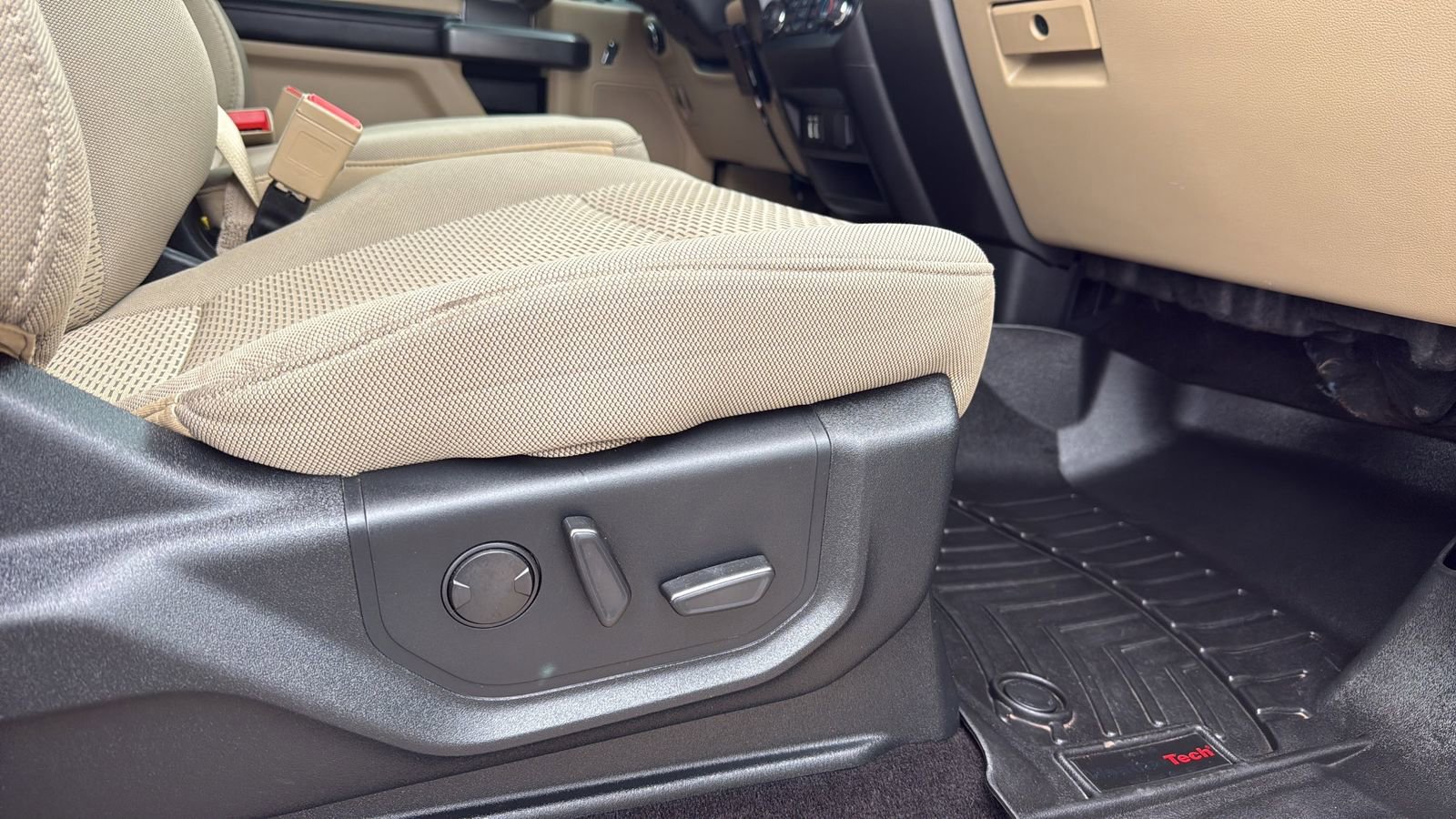 Certified 2019 Ford F150 XLT w/ Equipment Group 302A Luxury AWD/4WD image 24