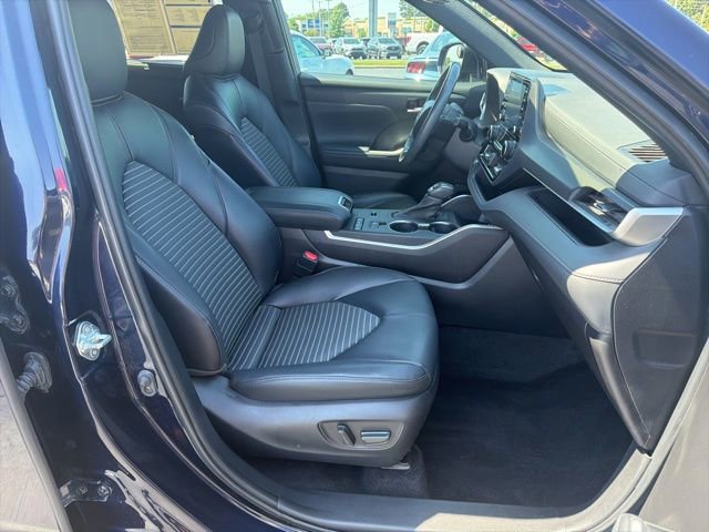 Used 2022 Toyota Highlander XSE FWD image 18