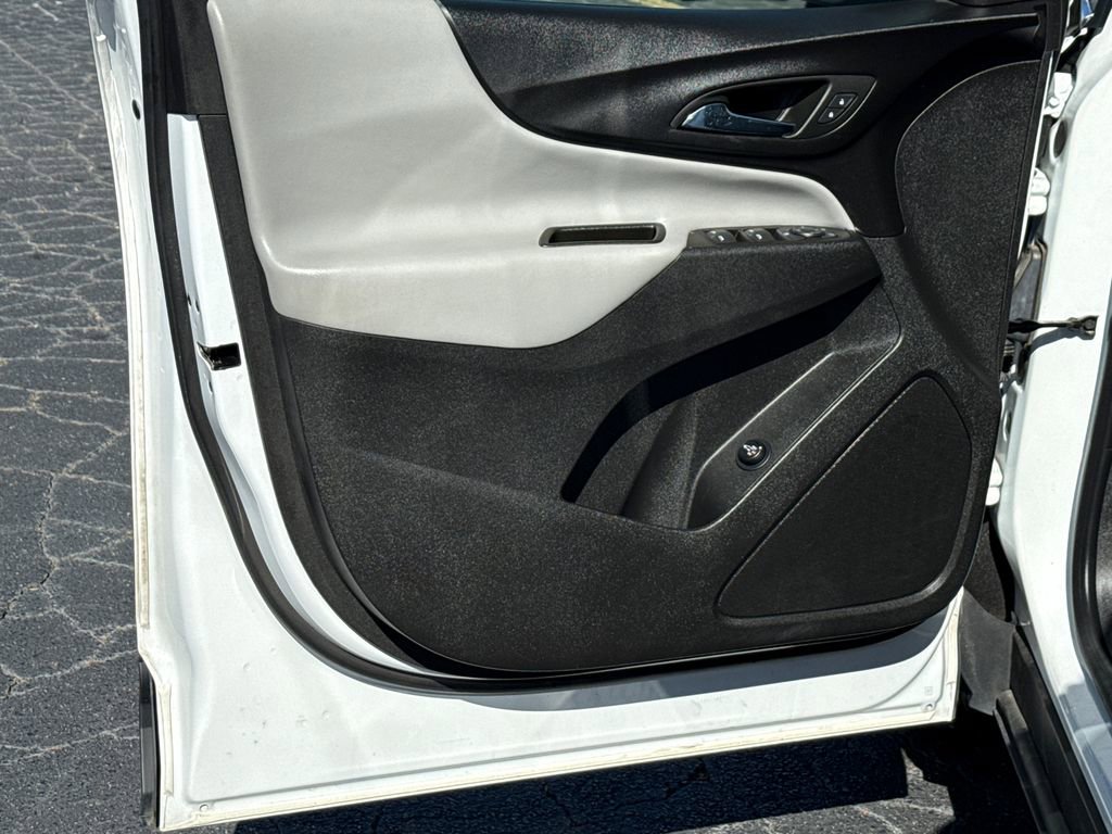 Used 2023 Chevrolet Equinox LT w/ Driver Convenience Package image 10