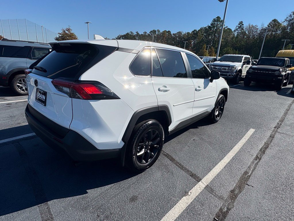 Used 2024 Toyota RAV4 LE FWD image 7