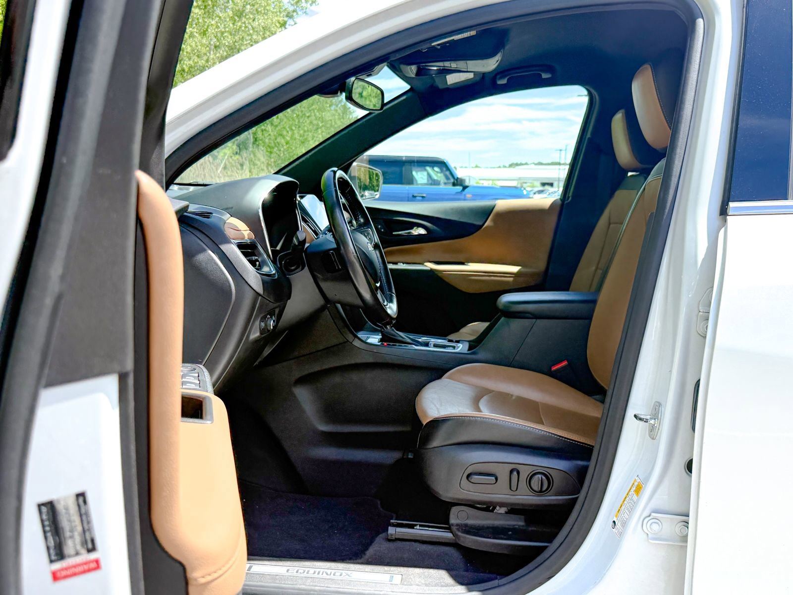 Used 2021 Chevrolet Equinox Premier AWD/4WD image 18