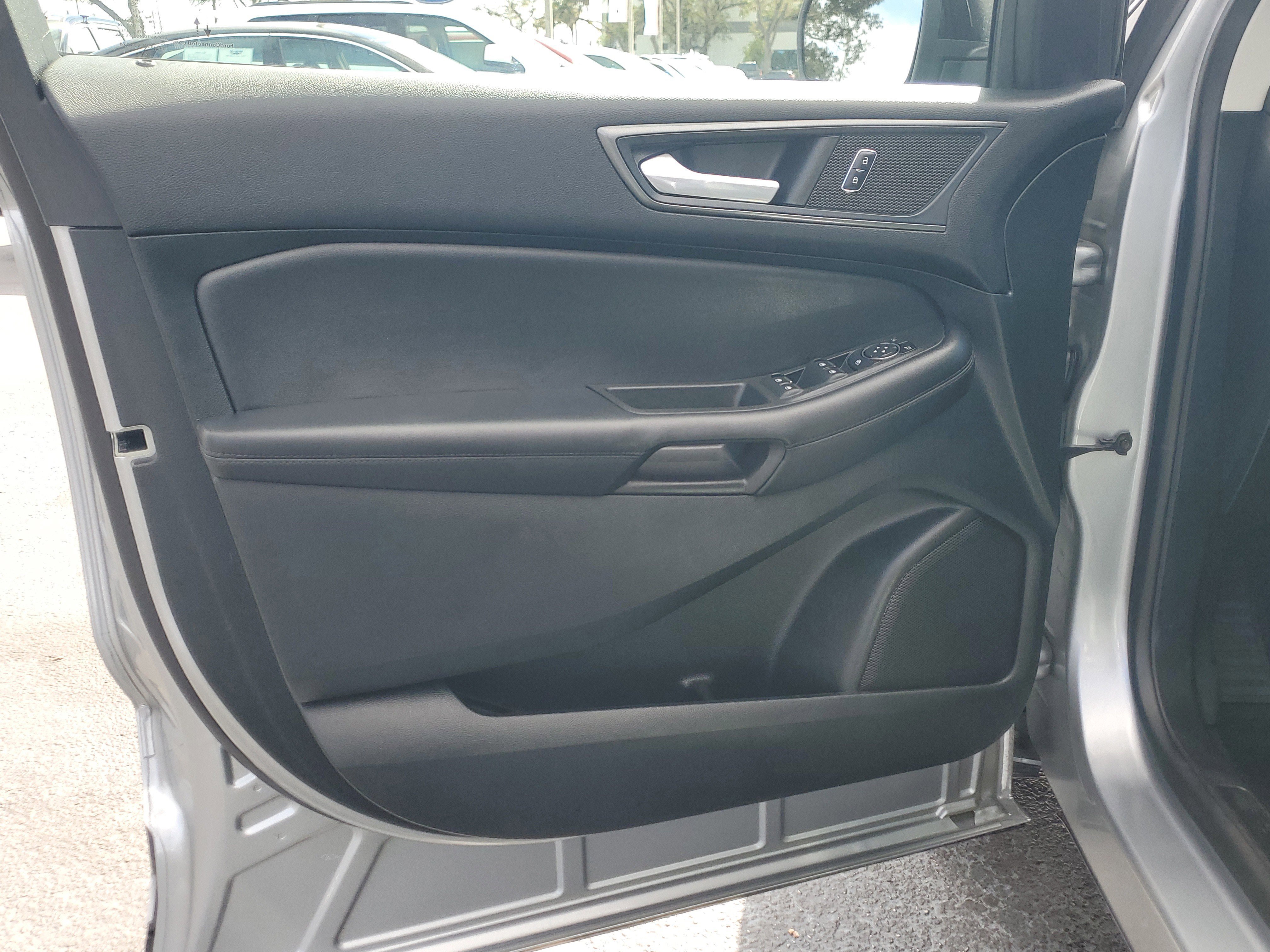 Certified 2023 Ford Edge SE w/ Black Appearance Package image 18