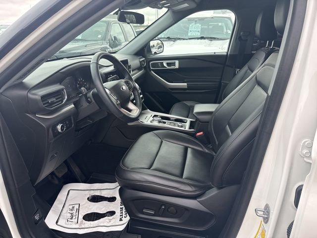 Certified 2022 Ford Explorer XLT w/ Equipment Group 202A AWD/4WD image 7