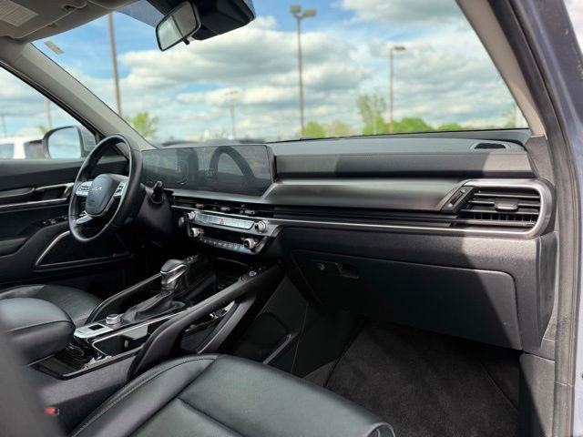 Used 2025 Kia Telluride S FWD image 17