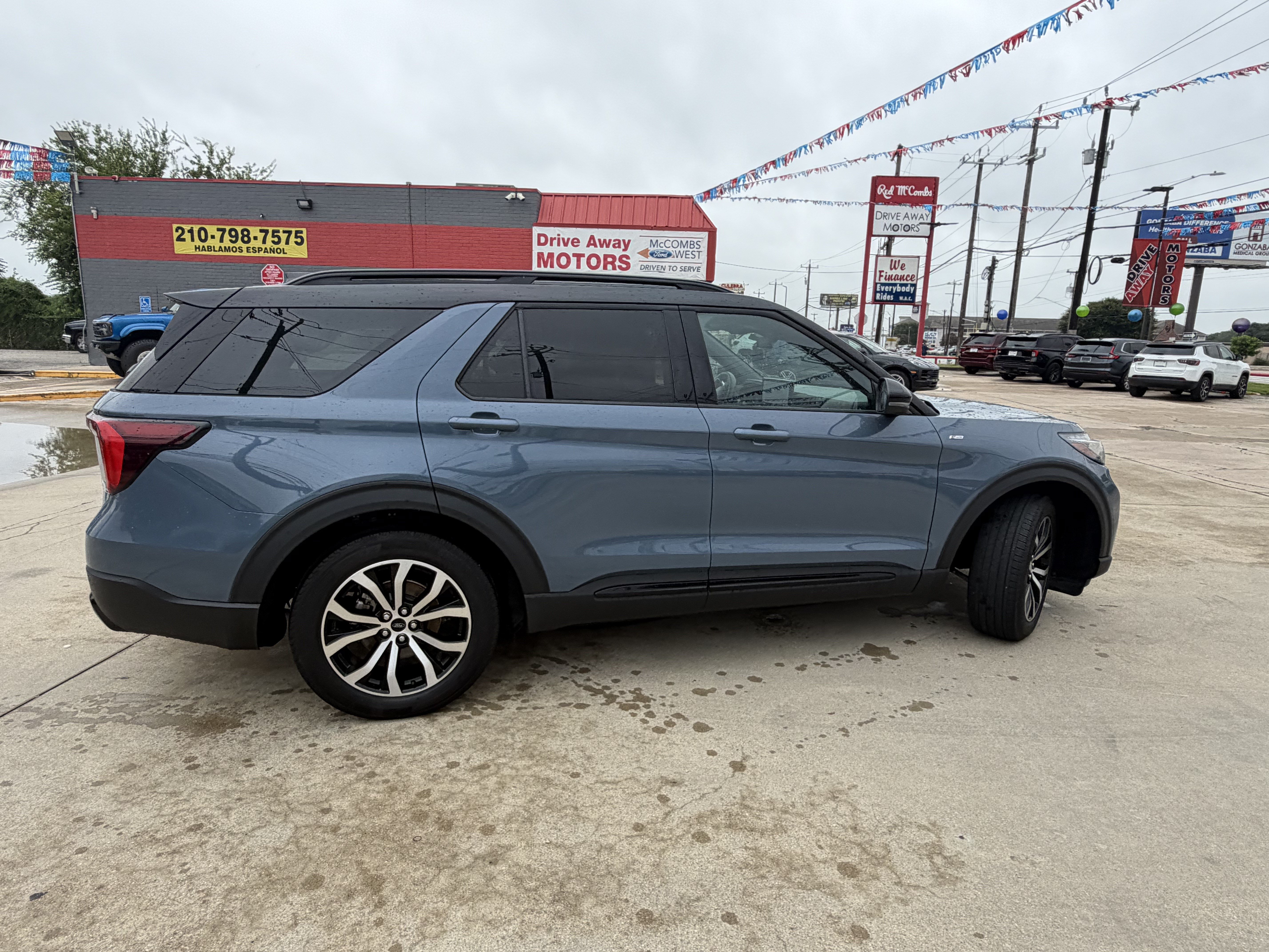 Certified 2025 Ford Explorer ST-Line w/ Premium Package RWD image 4