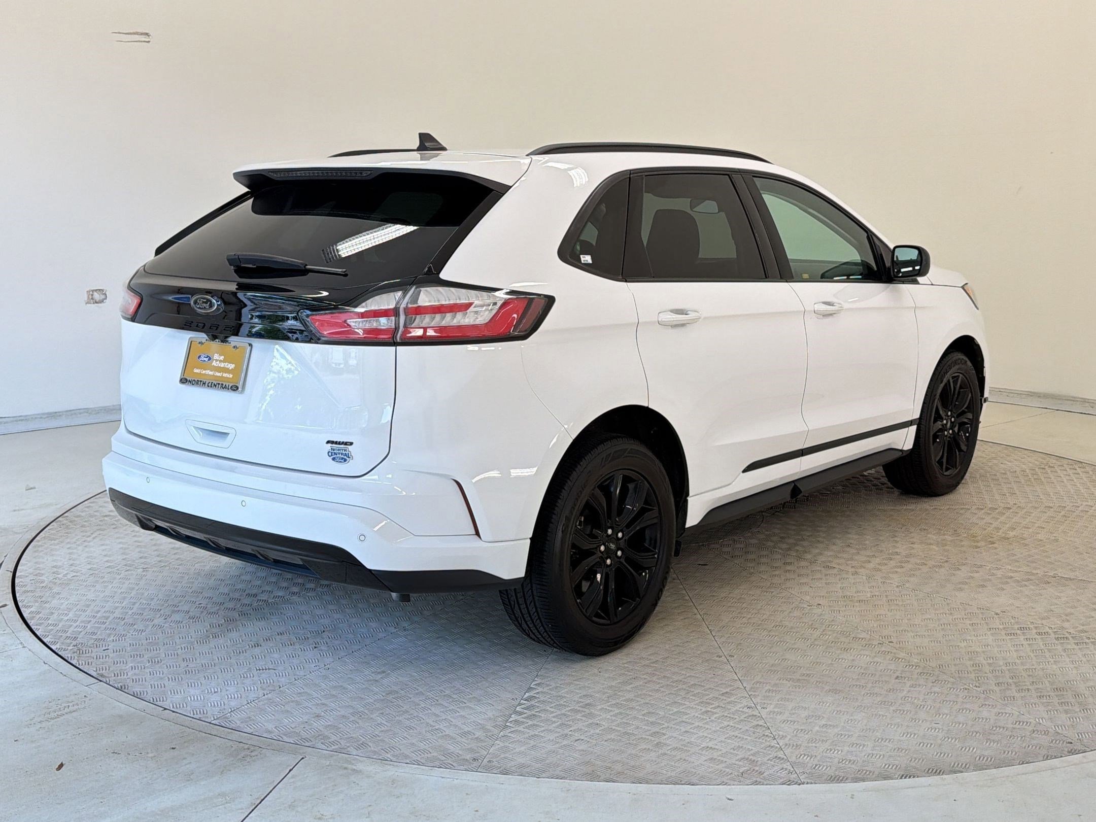 Certified 2024 Ford Edge SE w/ Black Appearance Package image 5