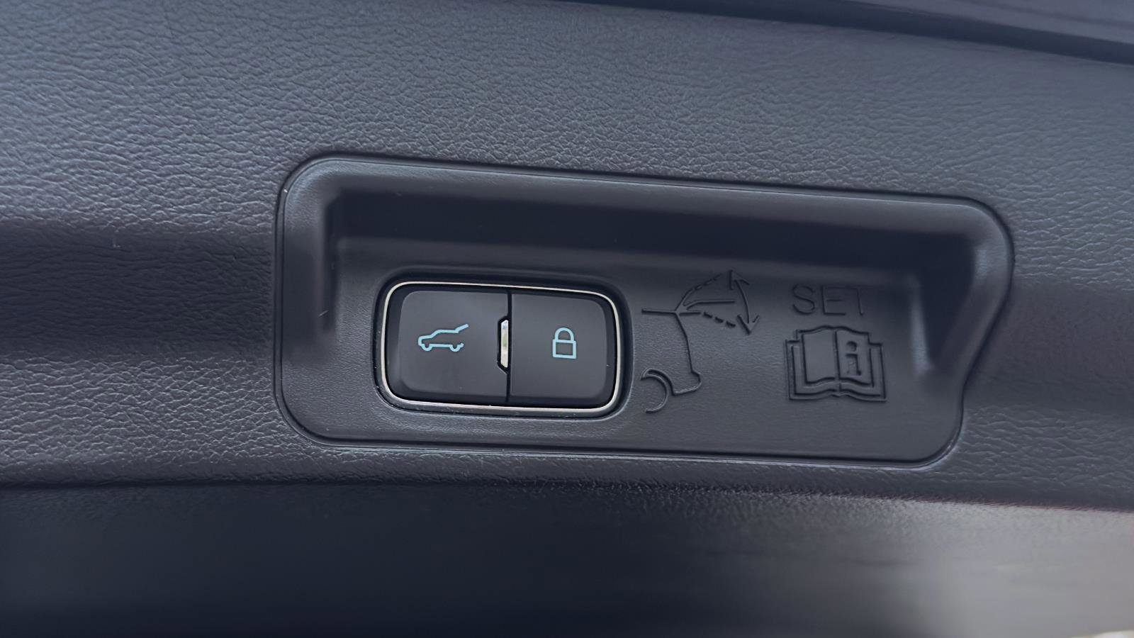 Certified 2020 Ford Explorer Limited w/ Class III Trailer Tow Package image 9