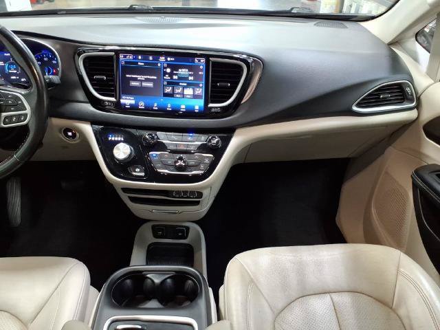 Used 2021 Chrysler Pacifica Touring-L FWD image 11