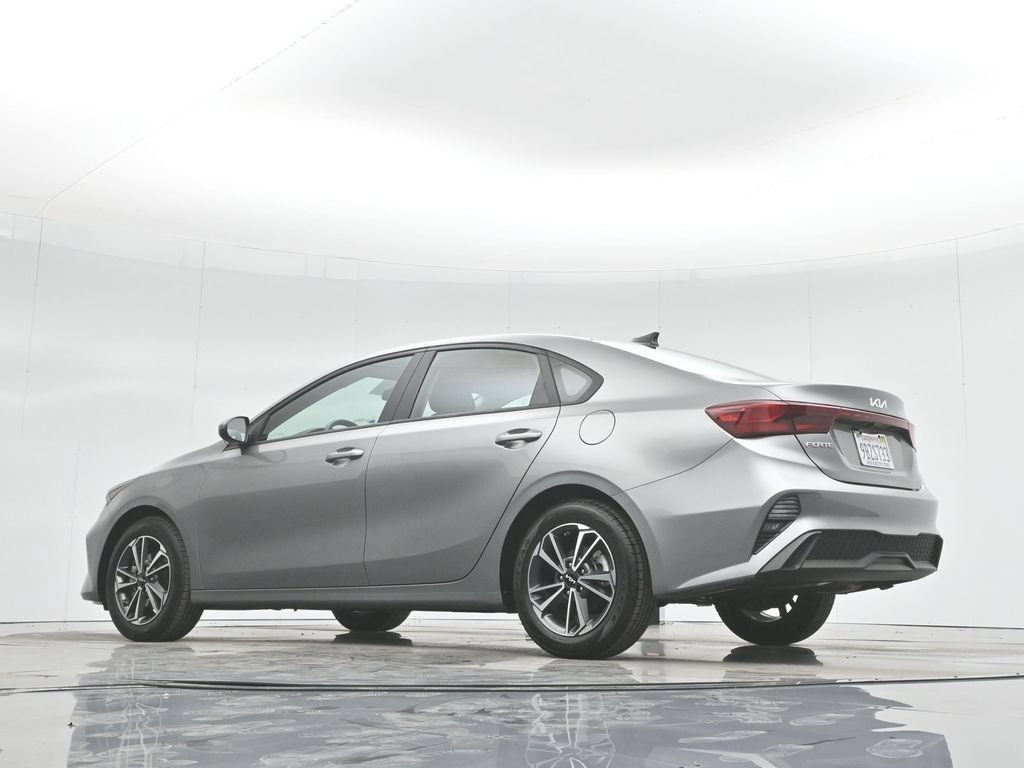 Used 2022 Kia Forte LXS FWD image 4