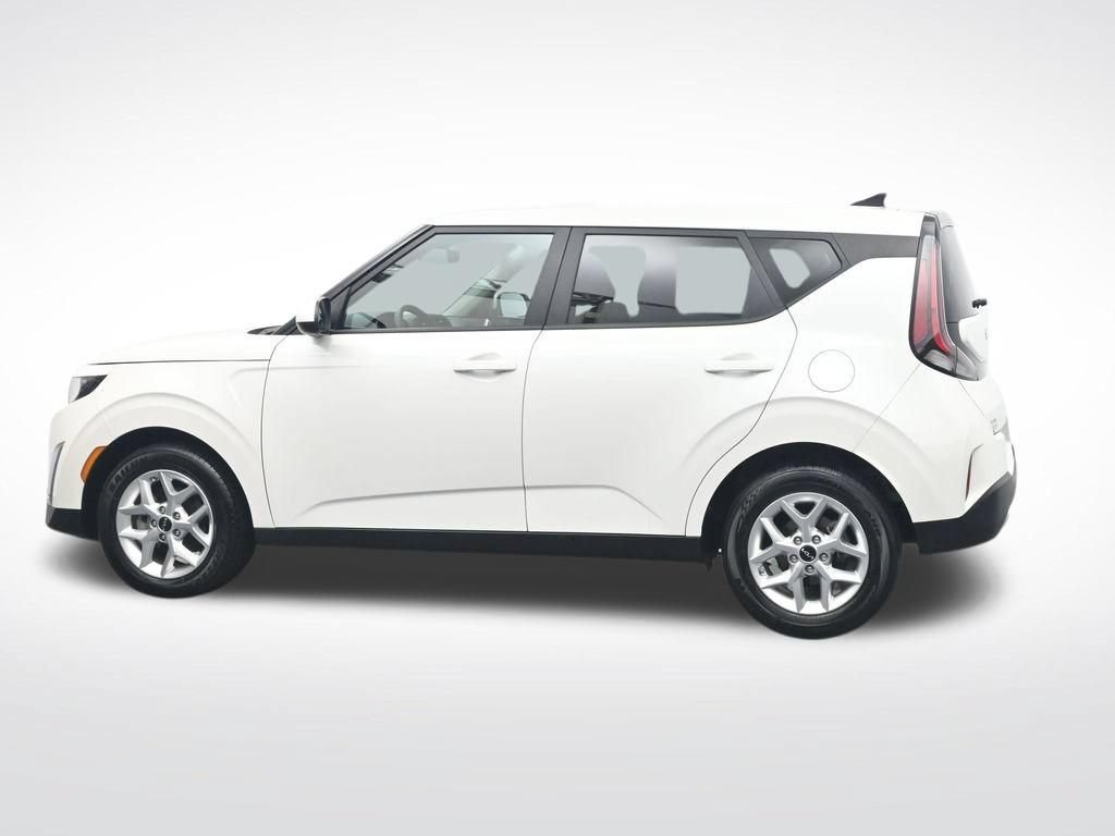 Used 2025 Kia Soul LX w/ LX Technology Package FWD image 10