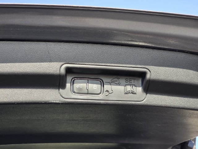 Certified 2022 Ford Explorer XLT w/ Equipment Group 202A RWD image 32