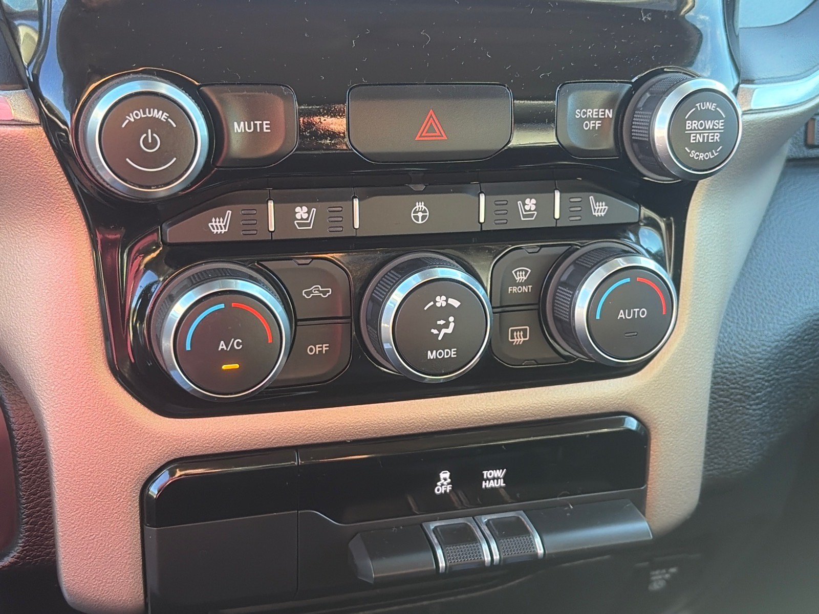Used 2022 RAM 1500 Laramie AWD/4WD image 13