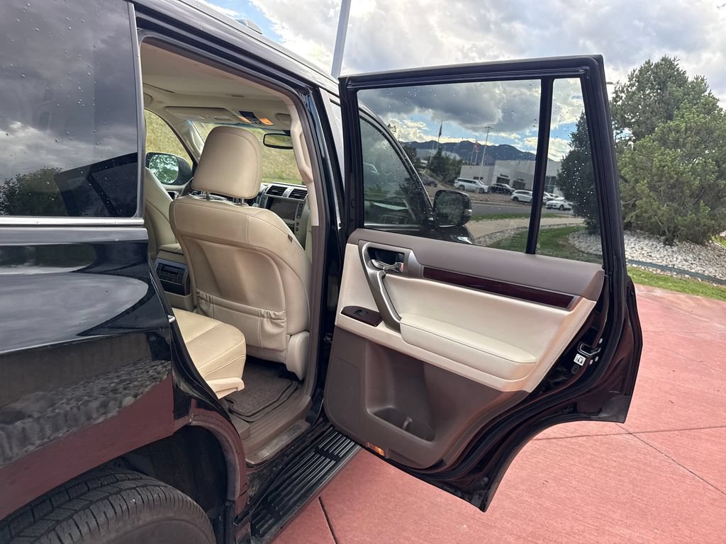 Used 2019 Lexus GX 460 Premium w/ Premium Package AWD/4WD image 26