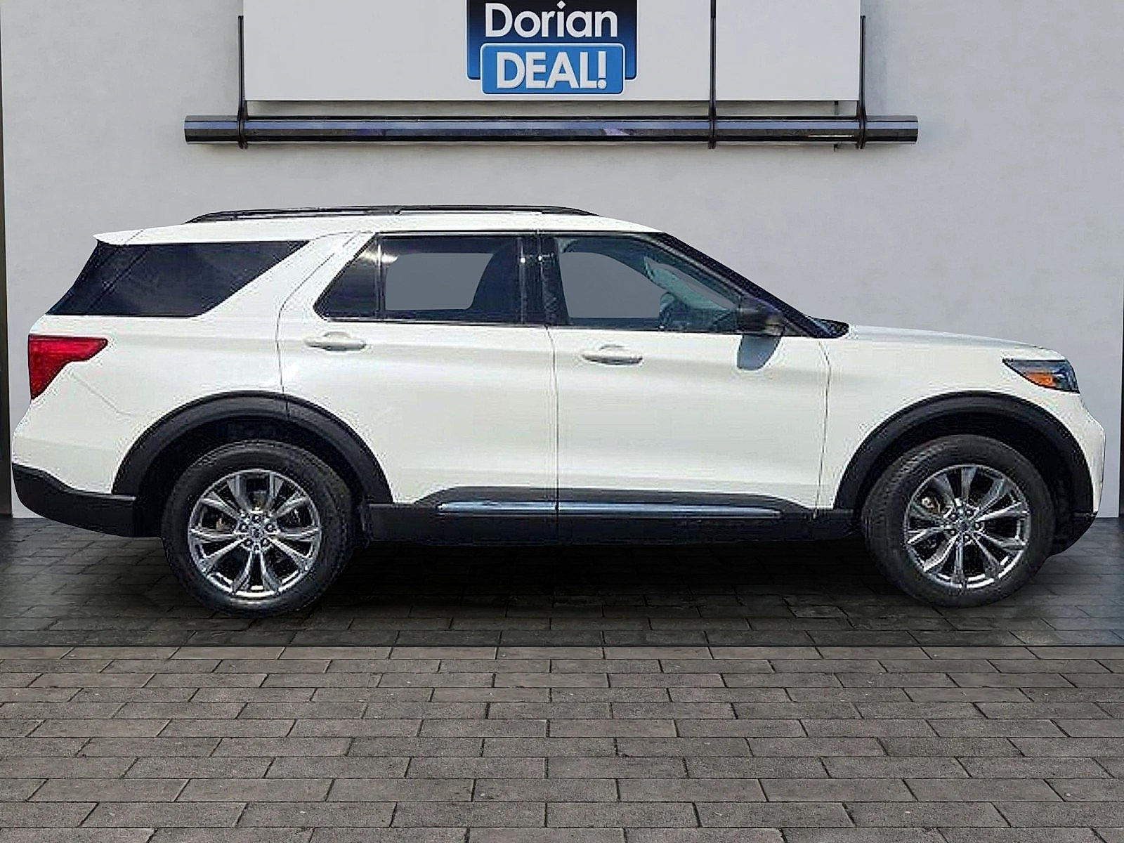 Certified 2023 Ford Explorer XLT w/ Equipment Group 202A AWD/4WD image 2