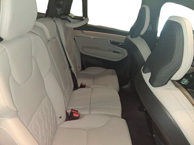 Used 2025 Volvo XC90 B6 Plus AWD/4WD image 18
