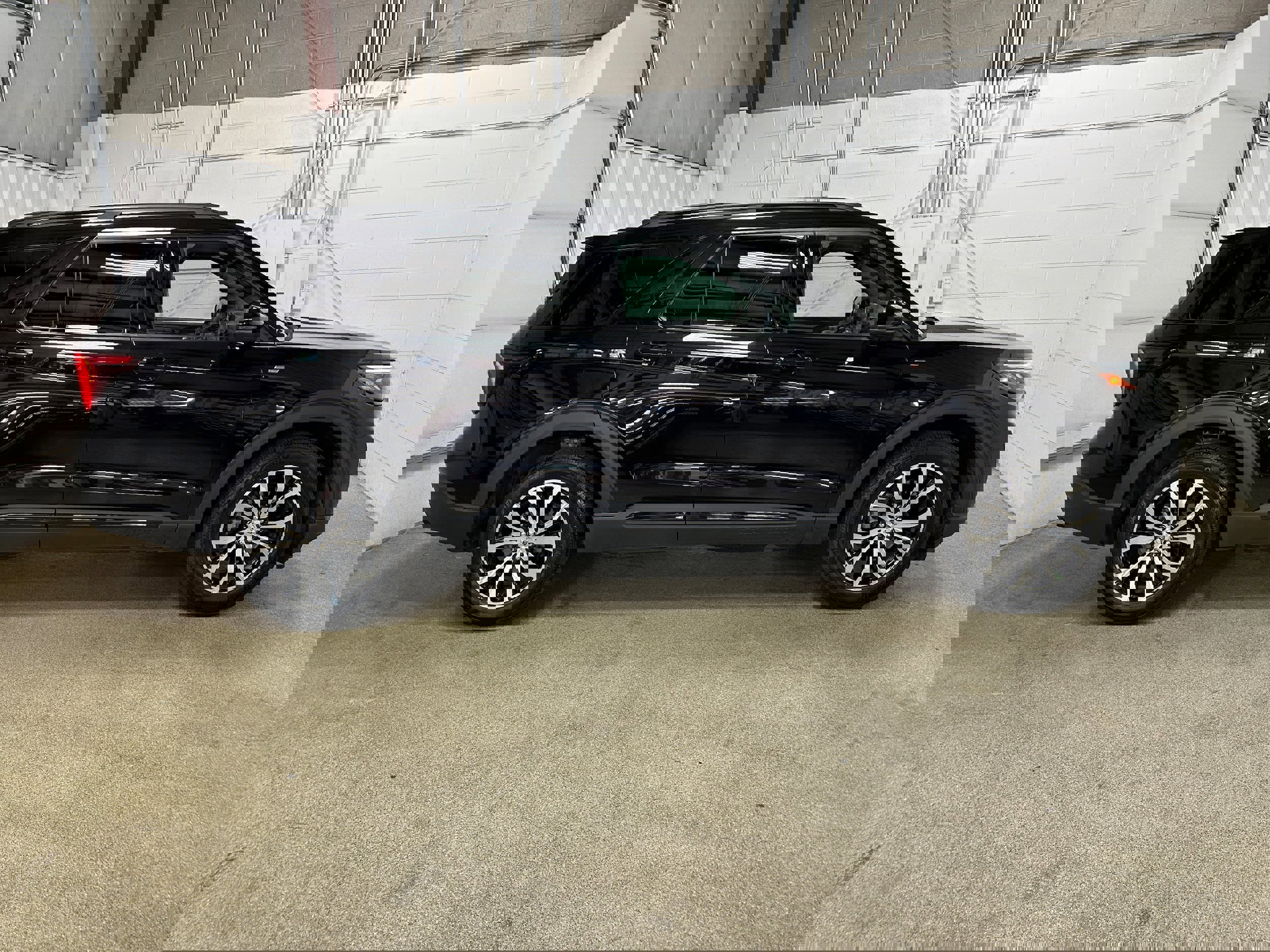 Certified 2025 Ford Explorer ST-Line image 2