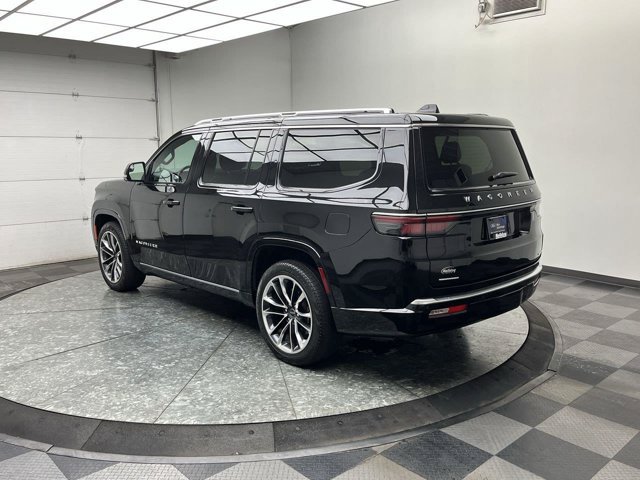 Used 2023 Jeep Wagoneer Series III w/ Premium Group I AWD/4WD image 2