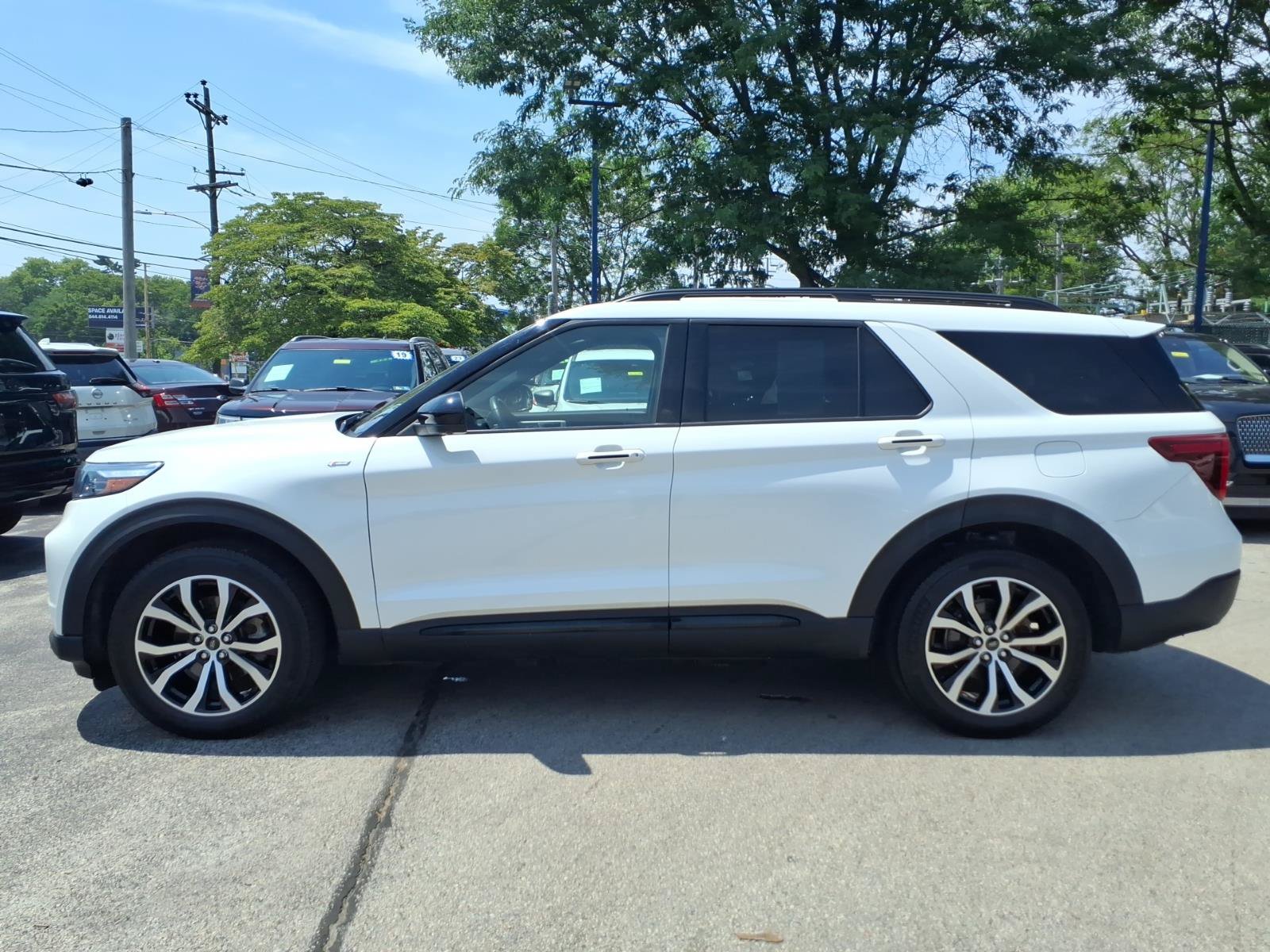 Certified 2022 Ford Explorer ST-Line w/ Class IV Trailer Tow Package AWD/4WD image 7