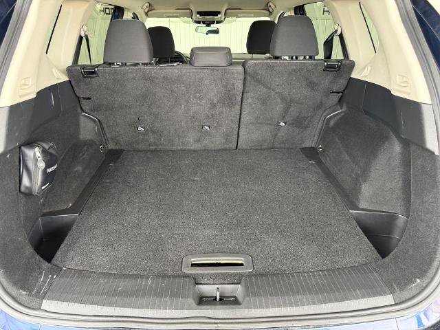 Used 2024 Nissan Rogue SV FWD image 25