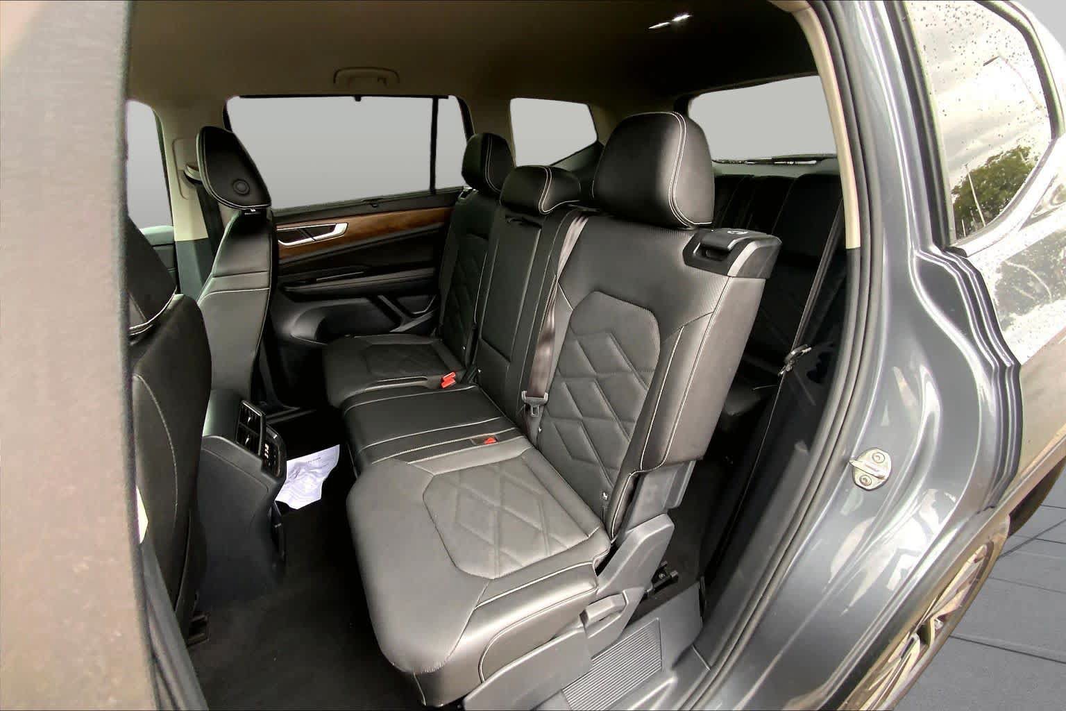 Used 2025 Volkswagen Atlas SE FWD image 21