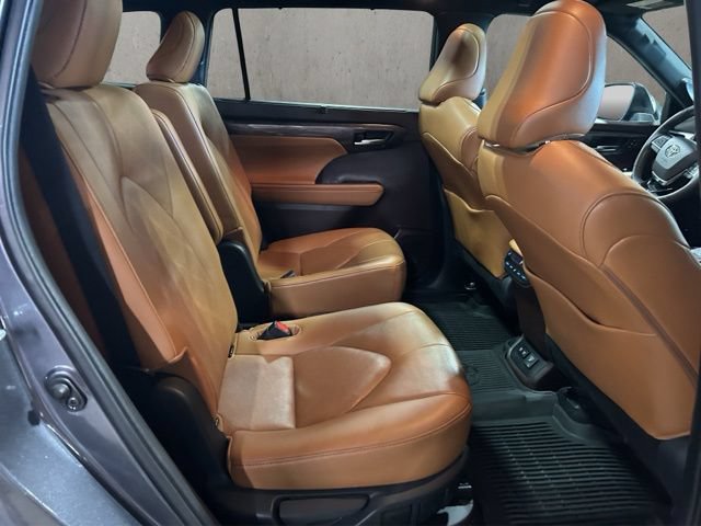 Used 2021 Toyota Highlander Platinum AWD/4WD image 22