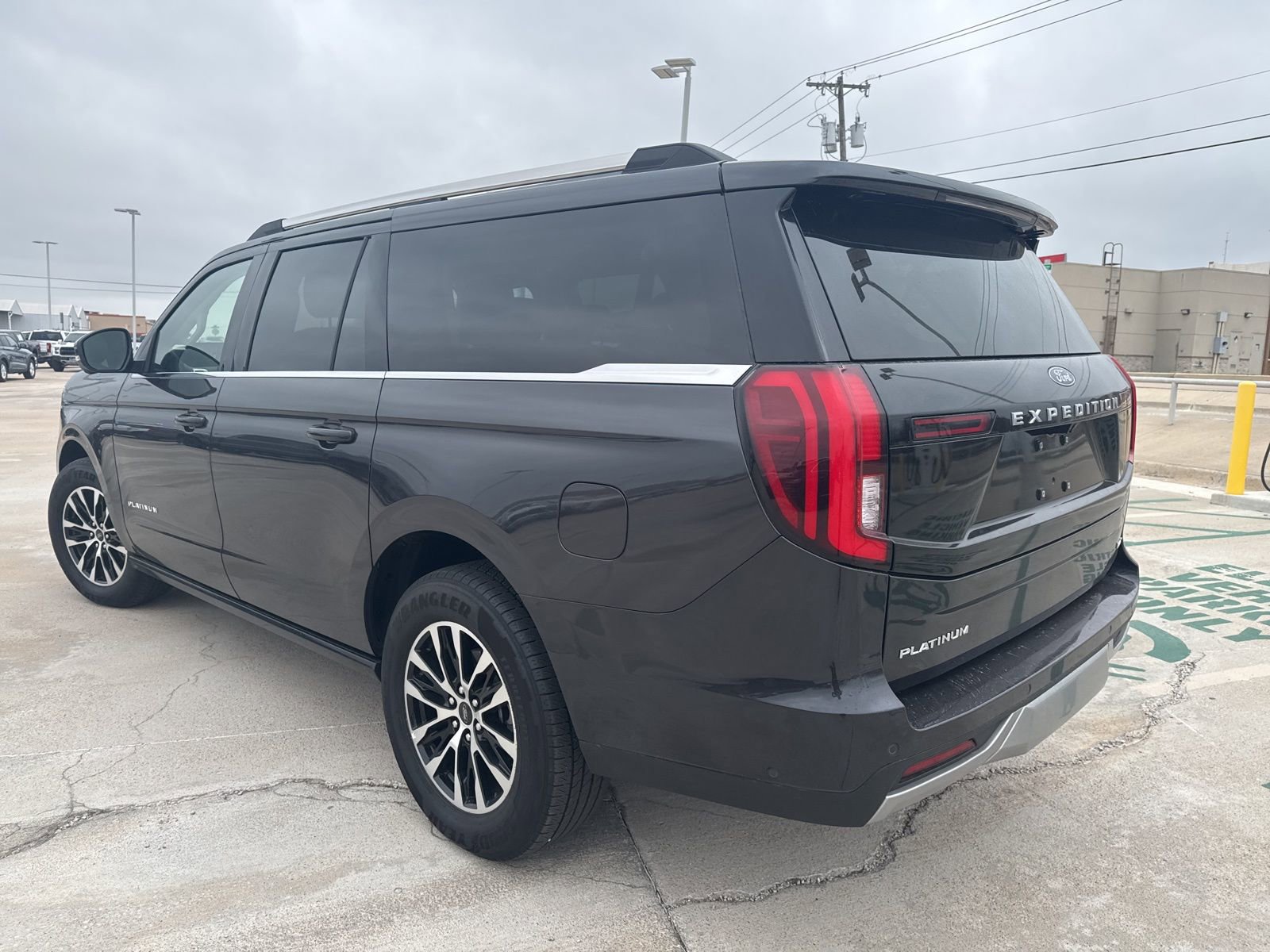 Certified 2025 Ford Expedition Max Platinum image 5