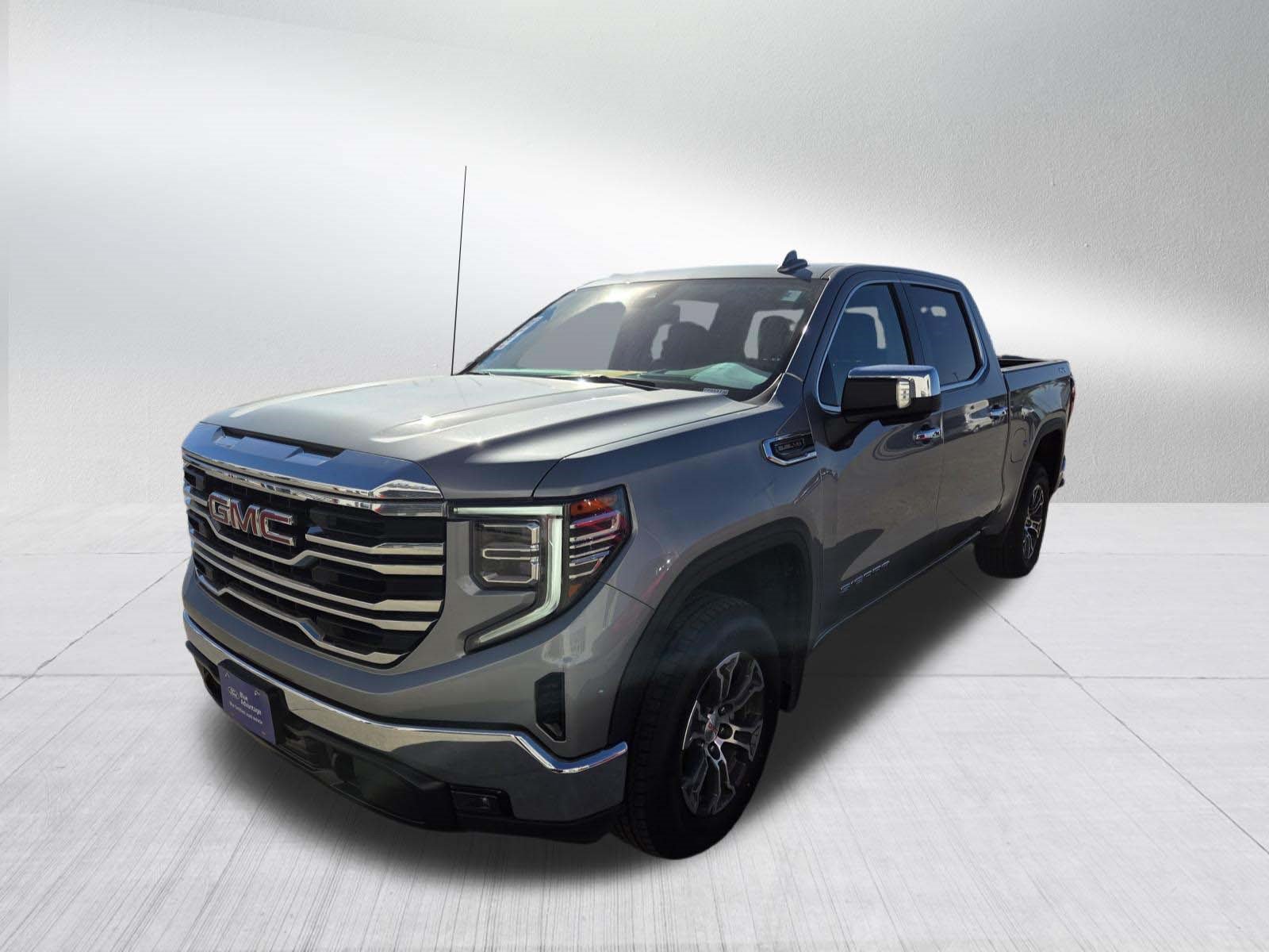 Used 2025 GMC Sierra 1500 SLT AWD/4WD image 3