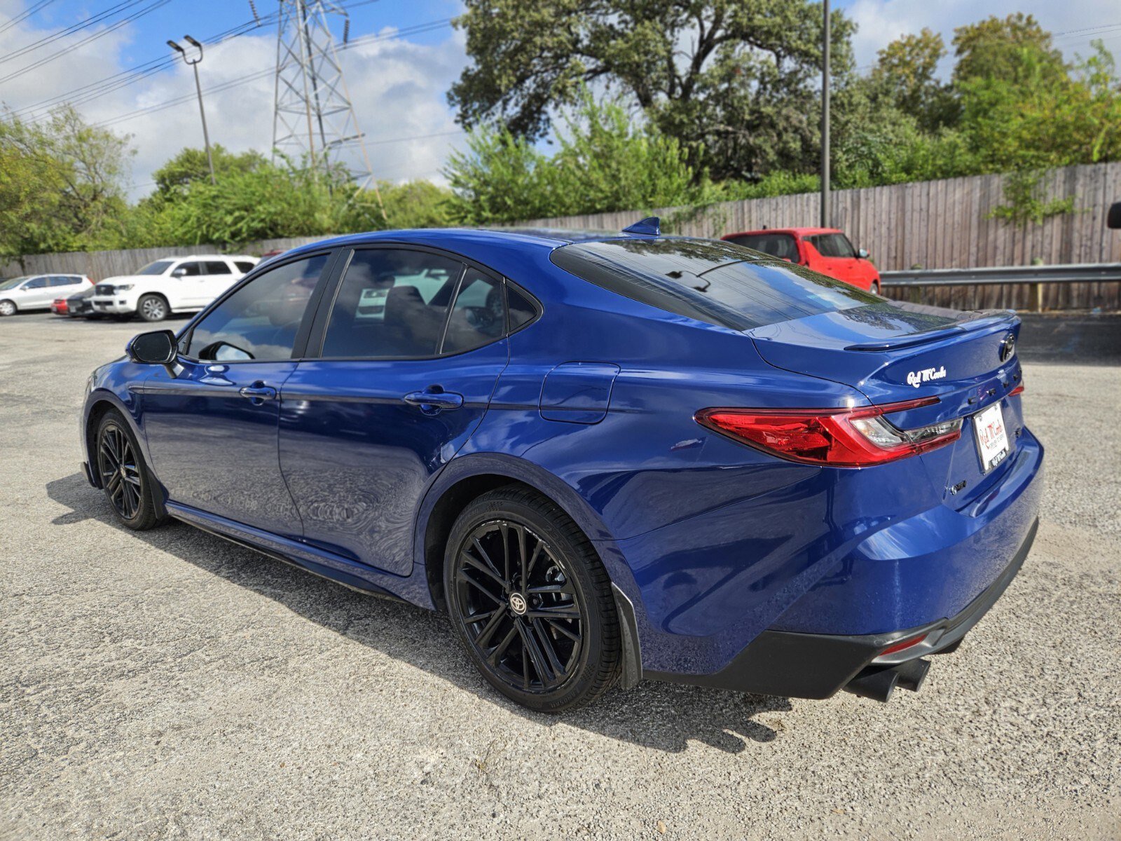 Used 2025 Toyota Camry SE image 5