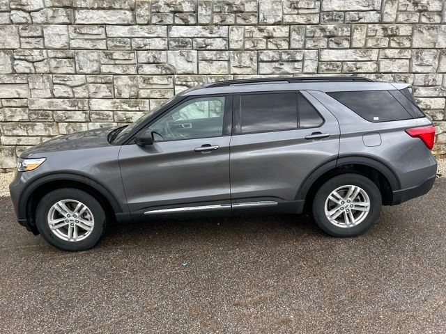 Certified 2023 Ford Explorer XLT w/ Equipment Group 202A AWD/4WD image 3