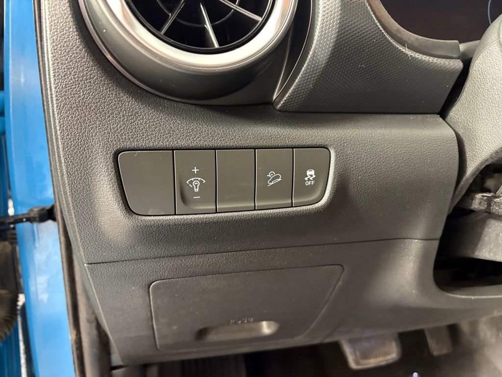 Used 2022 Hyundai Kona Limited w/ Cargo Package image 15