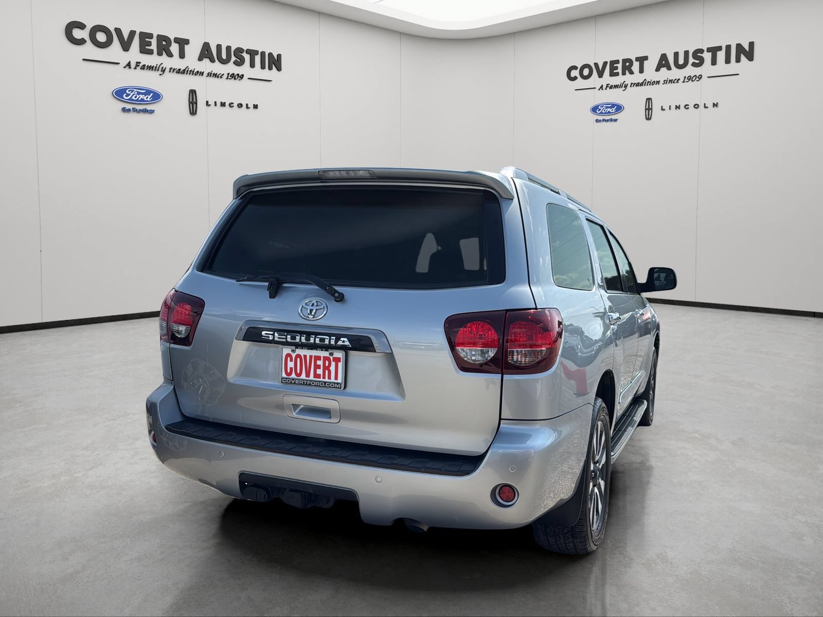 Used 2021 Toyota Sequoia Limited w/ Safety & Convenience Package AWD/4WD image 6