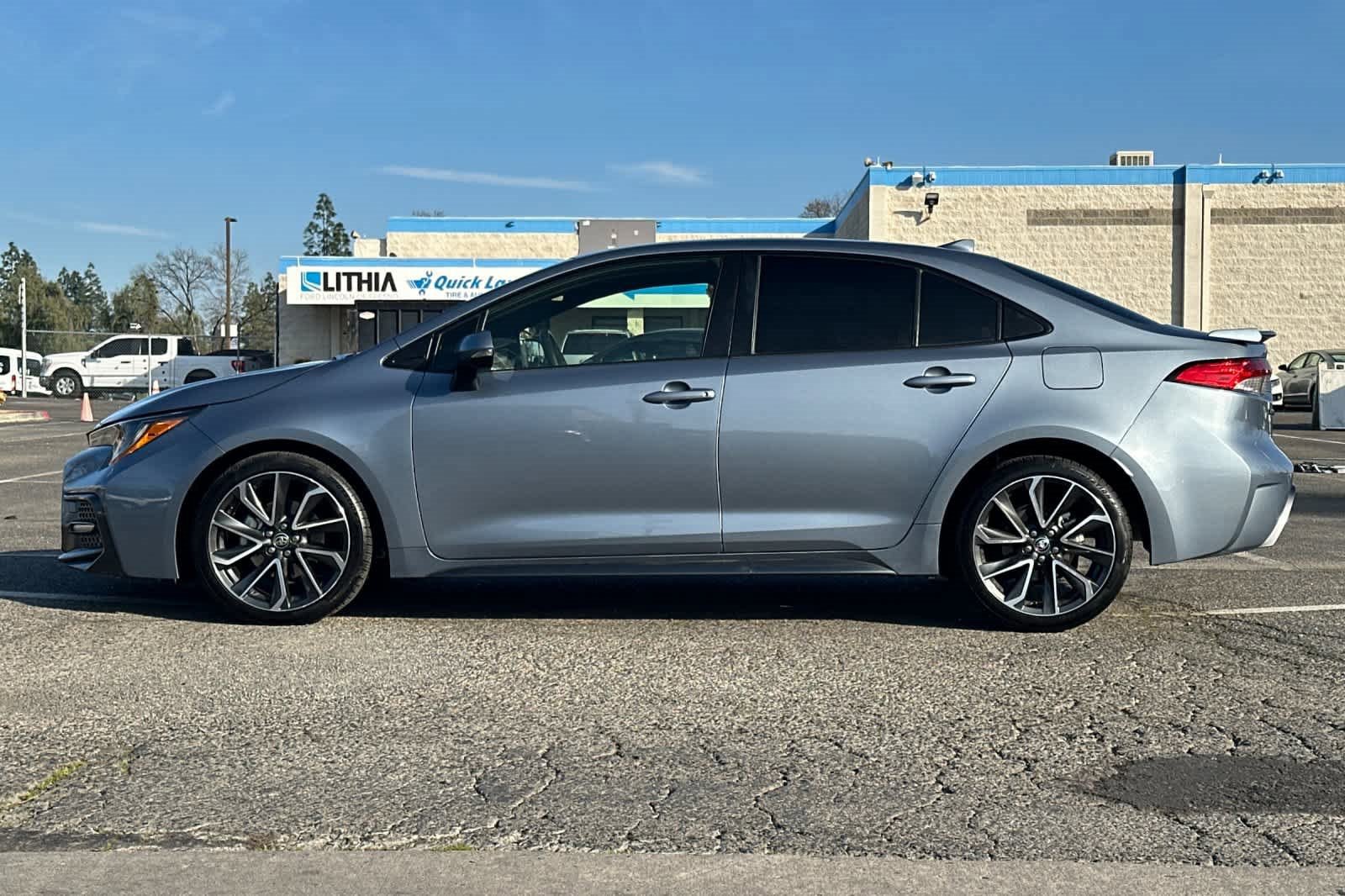 Used 2022 Toyota Corolla SE image 2