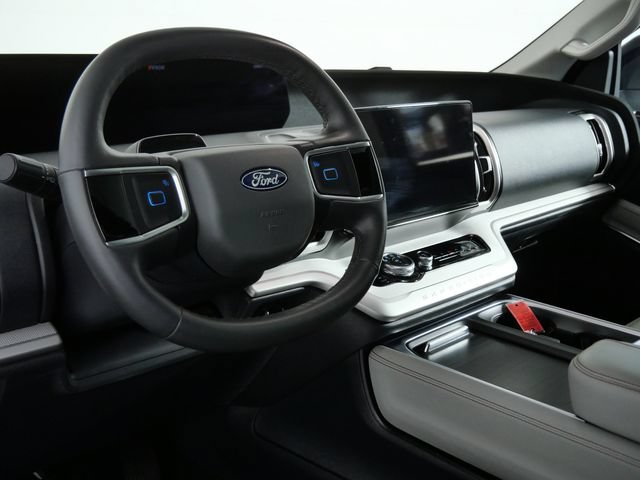 Certified 2025 Ford Expedition Active AWD/4WD image 18
