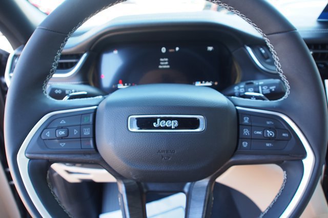 Used 2024 Jeep Grand Cherokee L Limited w/ Black Appearance Package image 25