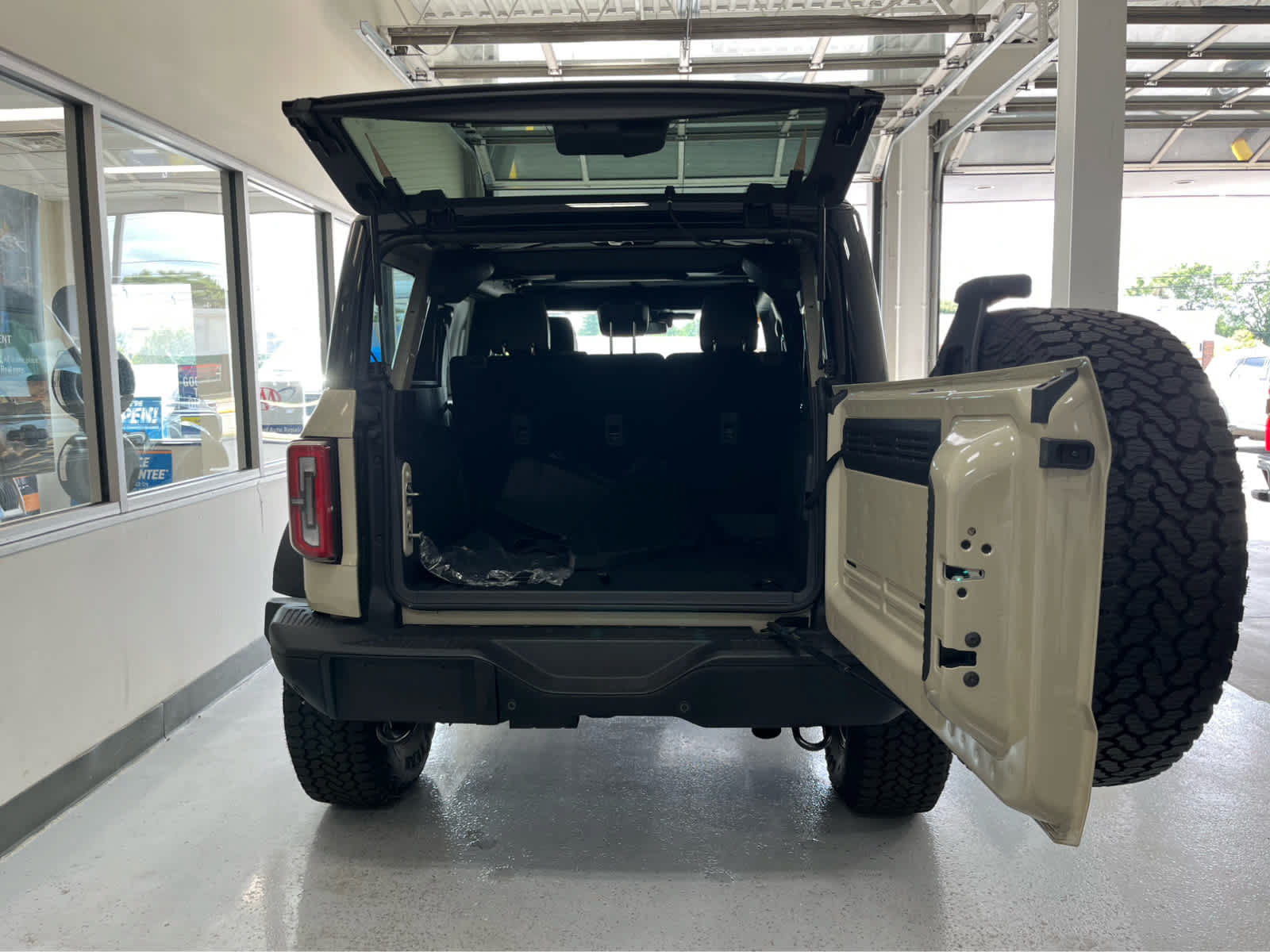 Certified 2025 Ford Bronco Badlands AWD/4WD image 35