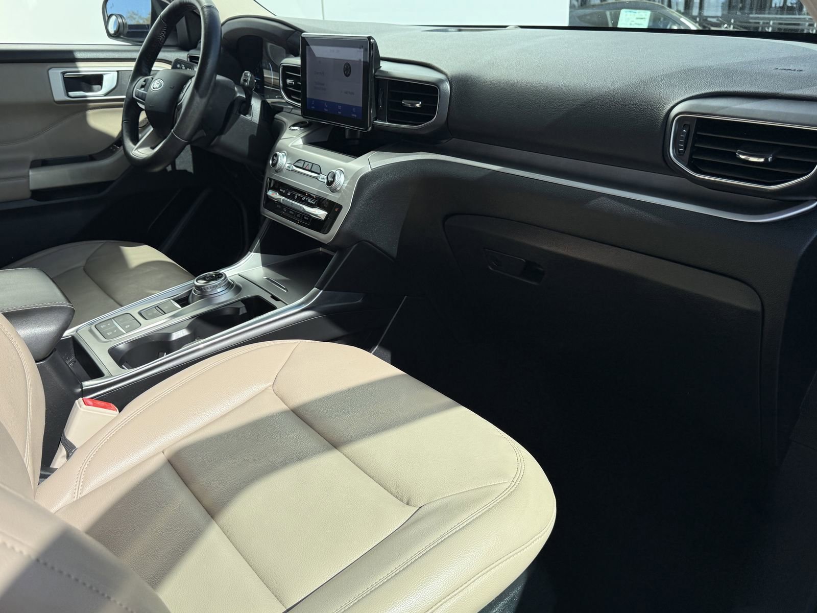 Certified 2021 Ford Explorer XLT w/ Equipment Group 202A image 10