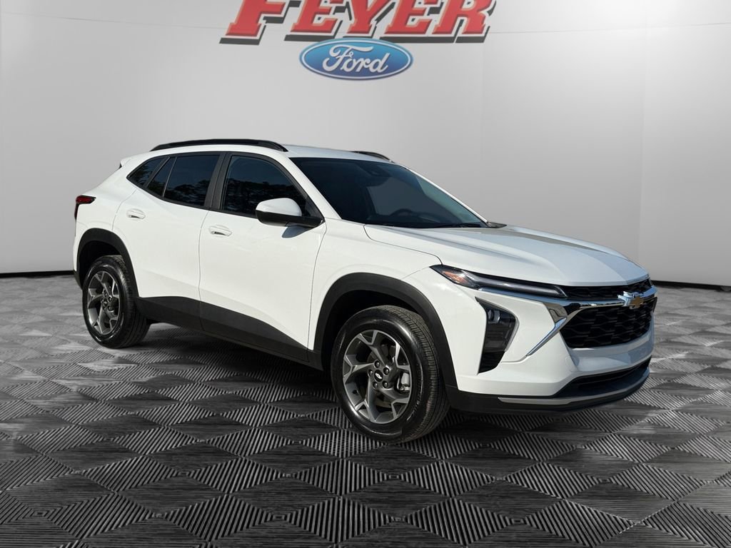 Used 2025 Chevrolet Trax LT FWD image 7