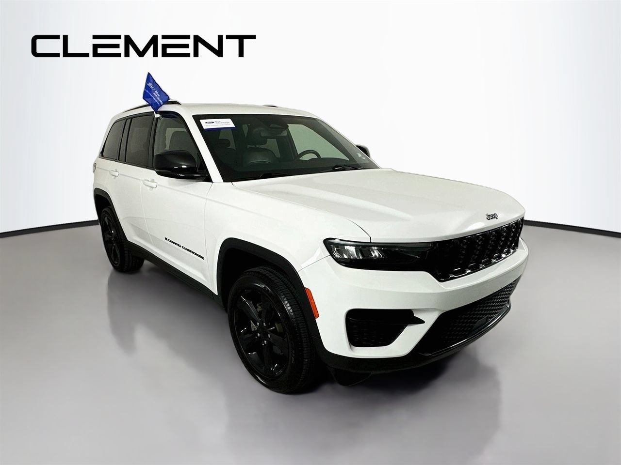 Used 2023 Jeep Grand Cherokee Altitude AWD/4WD image 5