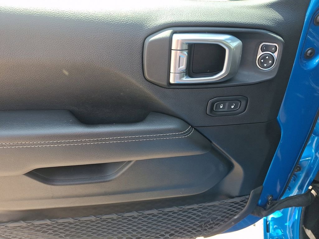 Used 2023 Jeep Gladiator Overland AWD/4WD image 12