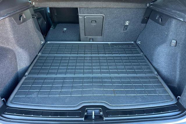 Used 2023 Volvo XC40 B5 Ultimate w/ Protection Package Premier image 13