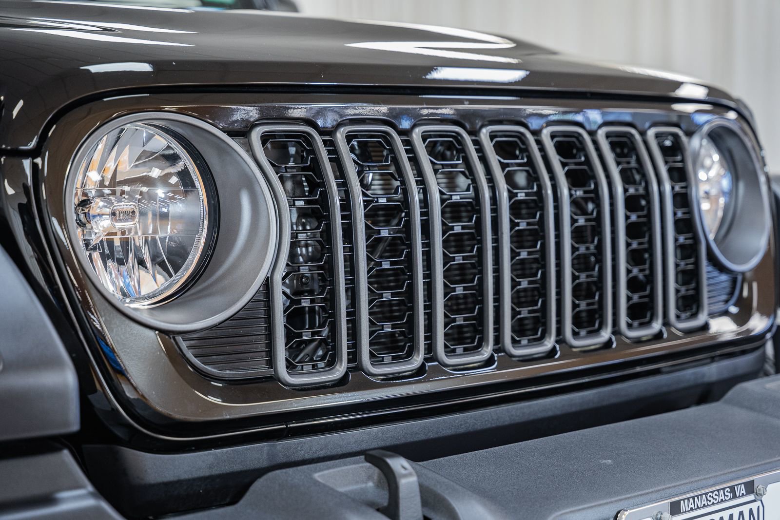 Used 2024 Jeep Wrangler Sport AWD/4WD image 11