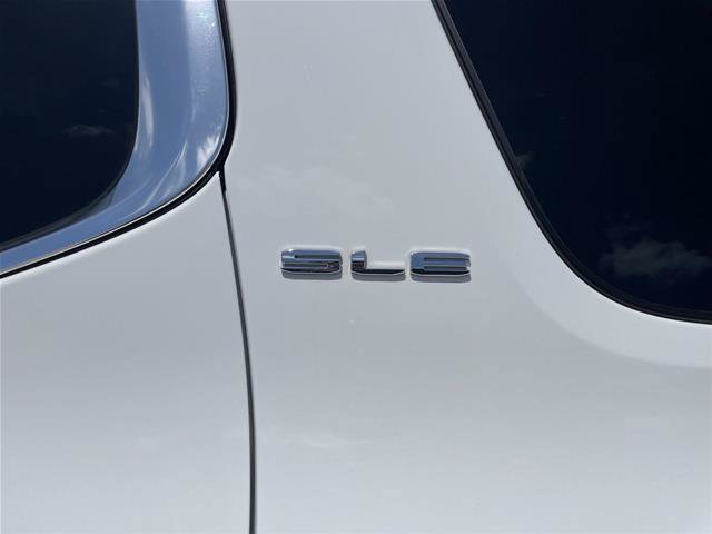 Used 2023 GMC Acadia SLE w/ Driver Convenience Package FWD image 38