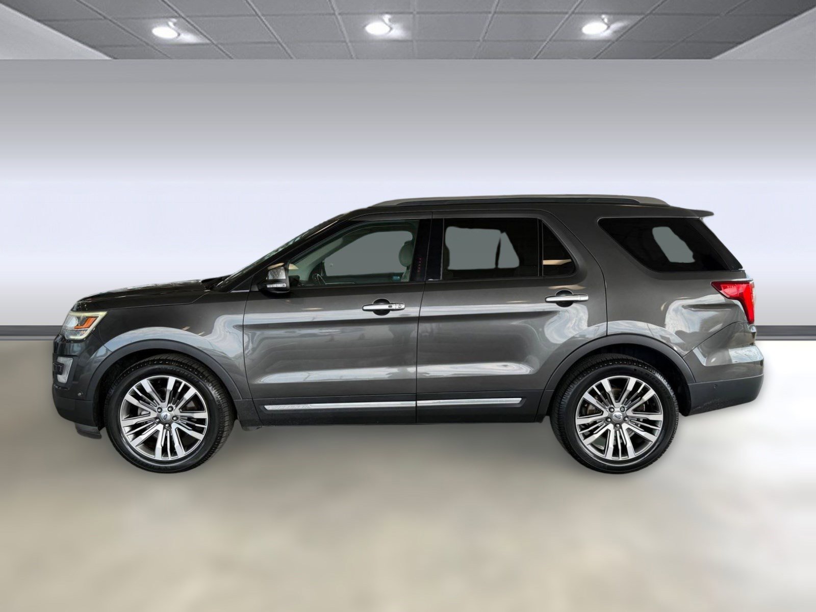 Certified 2017 Ford Explorer Platinum AWD/4WD image 2