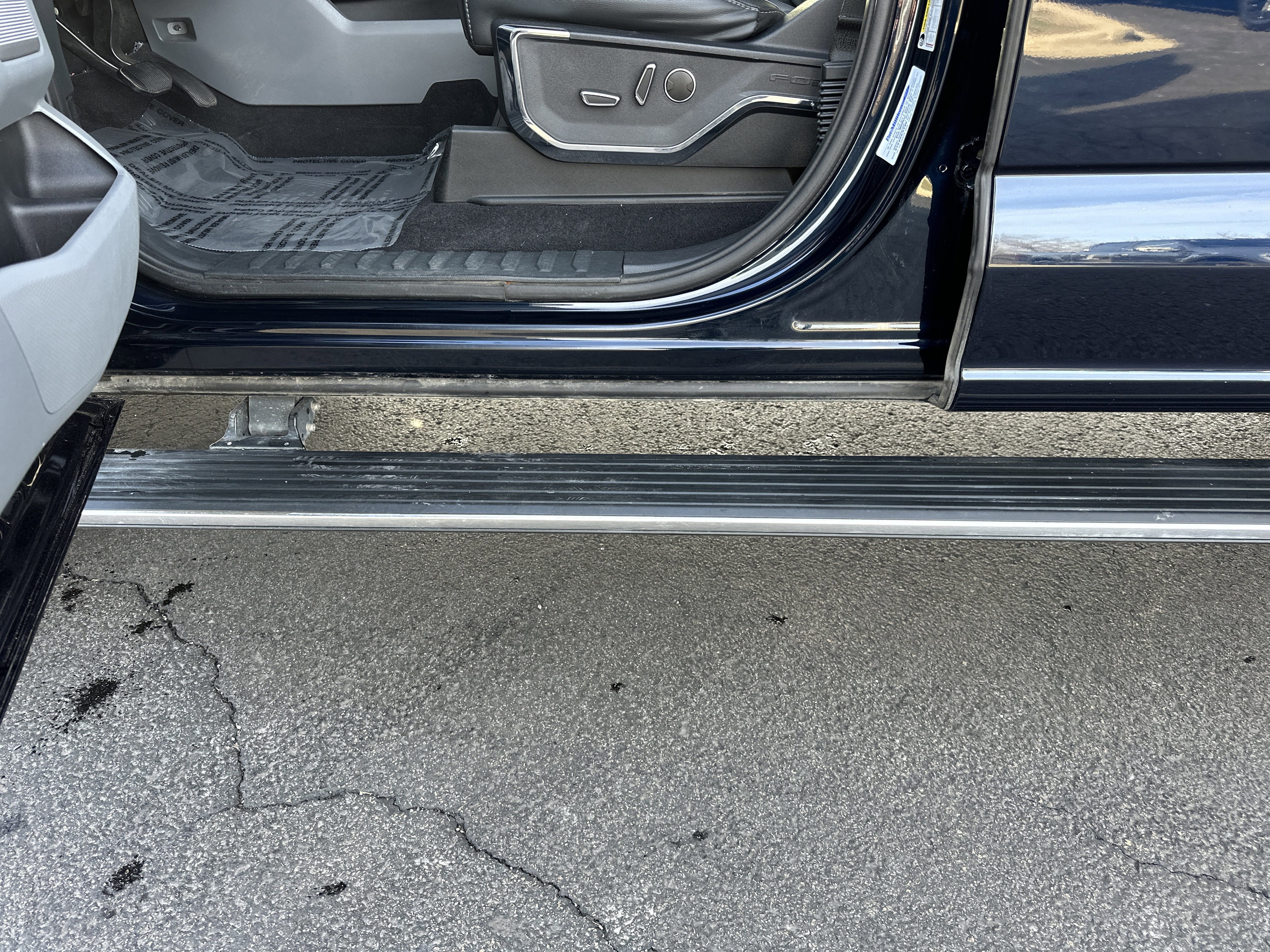 Certified 2023 Ford F150 Lariat w/ Equipment Group 502A High image 28