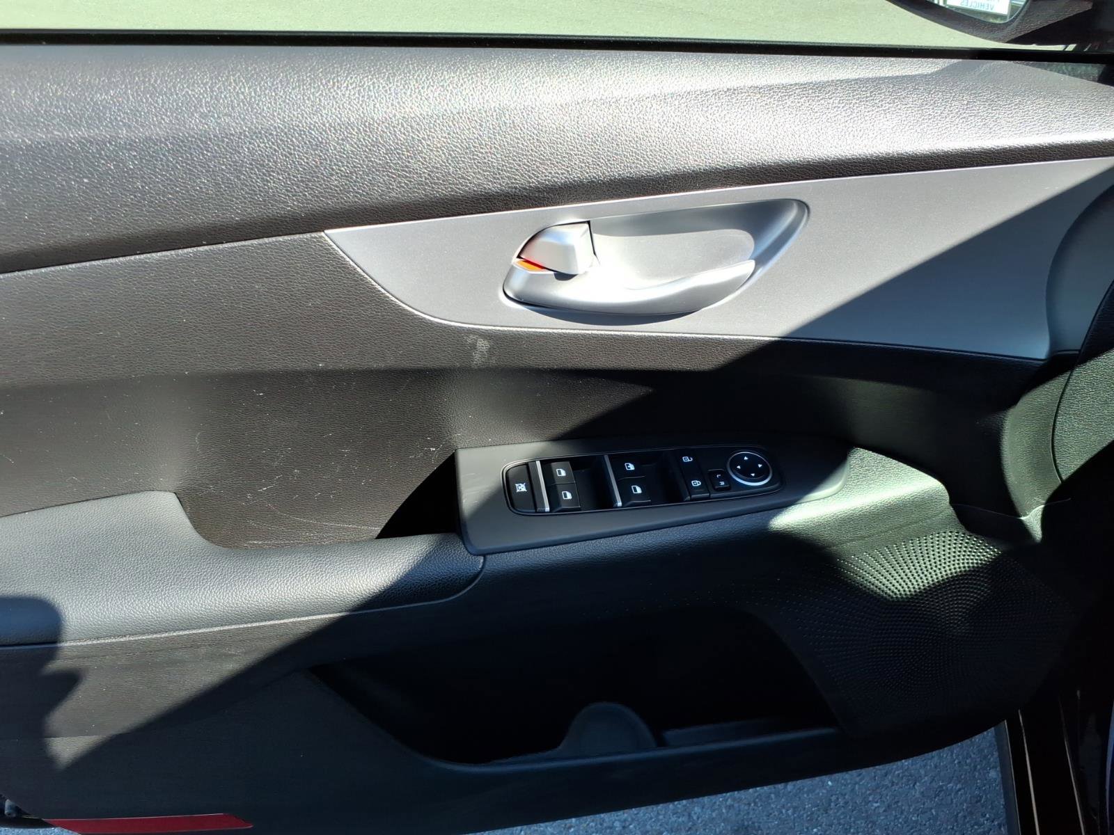 Used 2023 Kia Forte LXS w/ LXS Technology Package FWD image 10