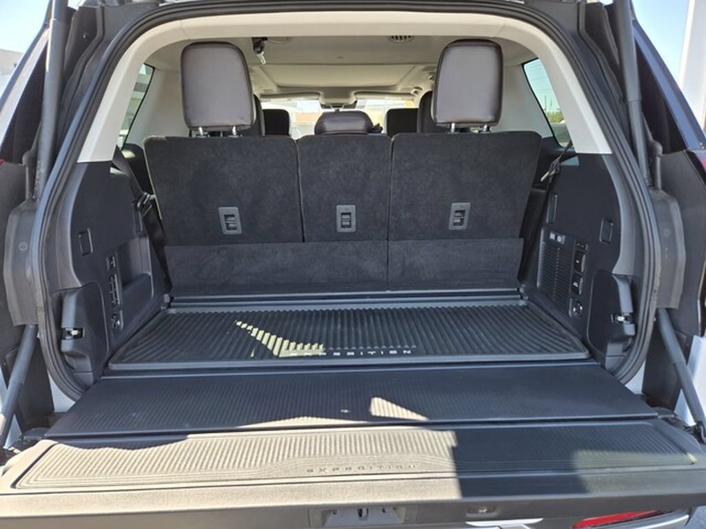 Certified 2025 Ford Expedition Platinum w/ Platinum Ultimate Package AWD/4WD image 19